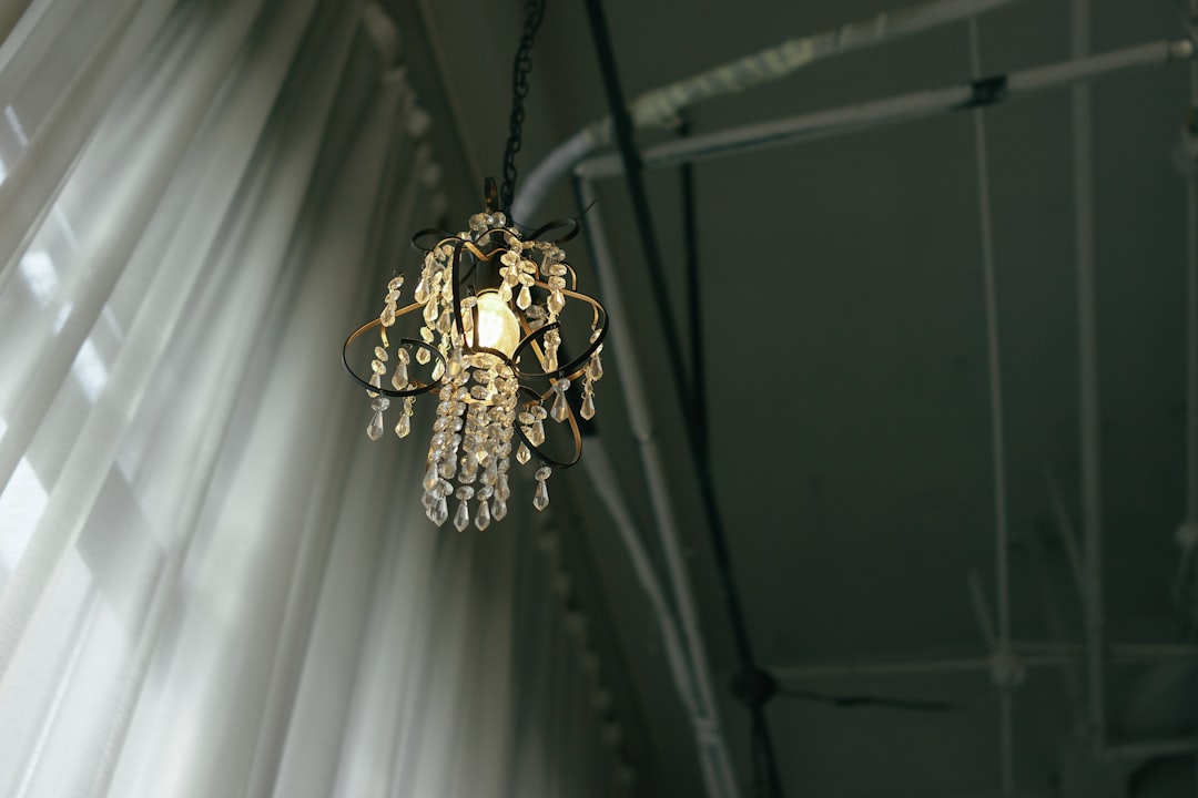 Photo crystal chandelier