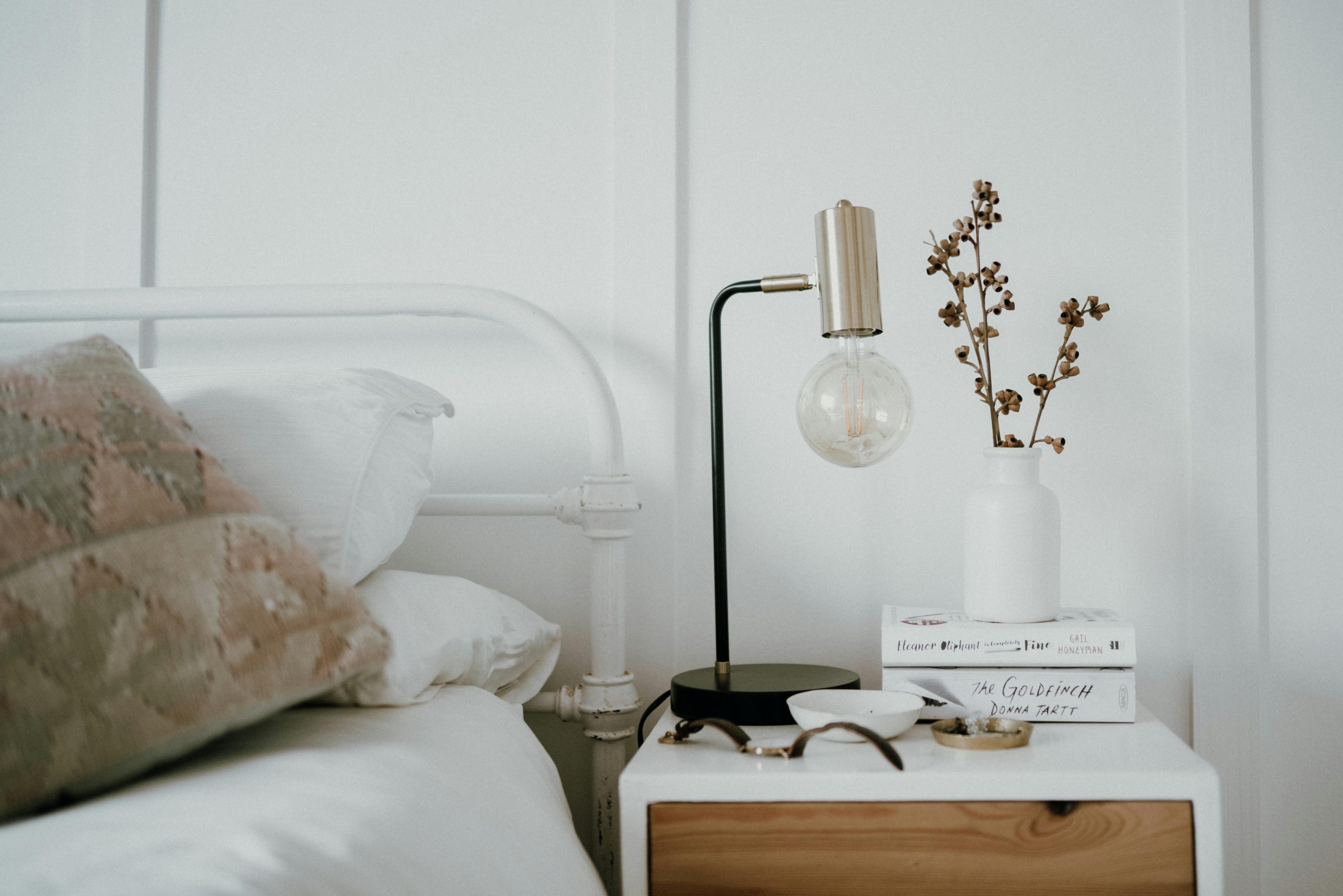 Light Up Your Nights: The Importance of Choosing the Perfect Bedside Table Lamp