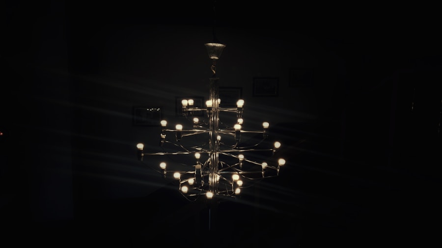 Photo "Modern geometric line embedded chandelier suitable for living room"