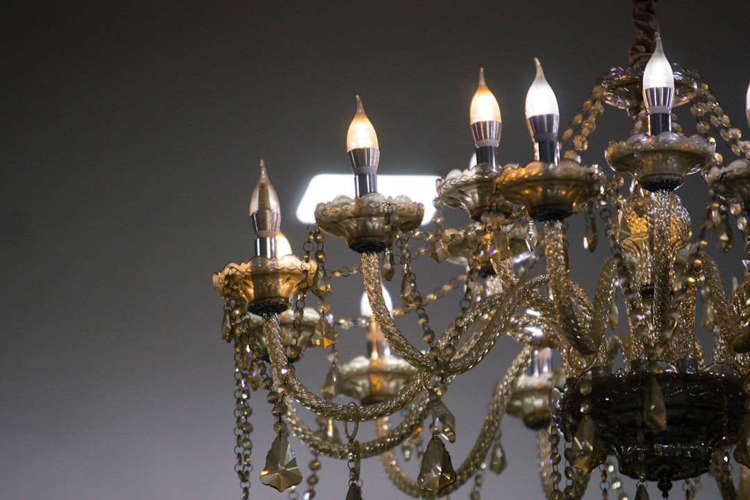 Photo vintage-style ceramic chandelier