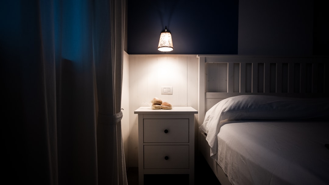 Photo bedside reading lamp