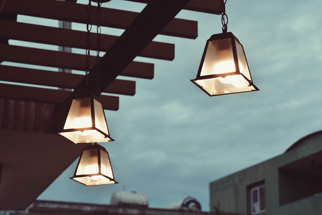 Photo porch lighting